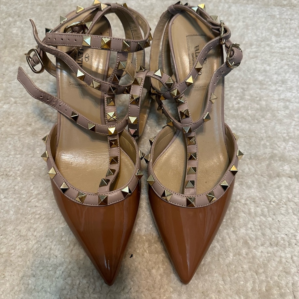 VALENTINO ROCKSTUD CAGED 65 LEATHER ANKLE STRAP PUMP